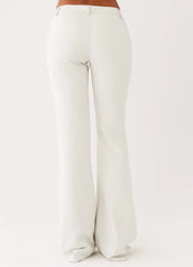 Cyra Low Rise Slim Fit Pants - Ivory